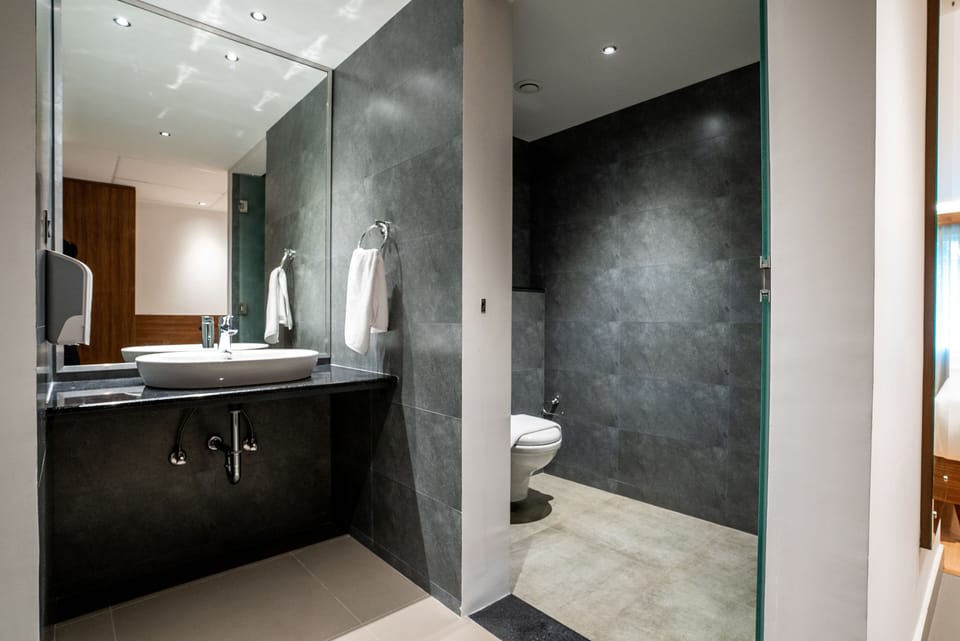 Family Triple Room | Bathroom | Shower, free toiletries, towels