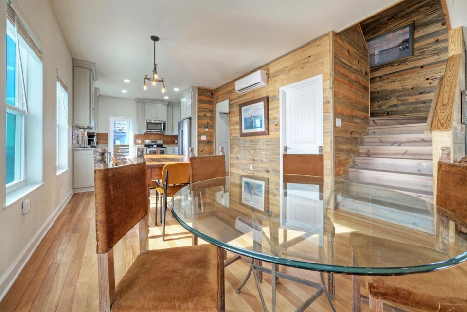 Dining area features a breakfast table with seating for 5, and a dining table with seating for 6.