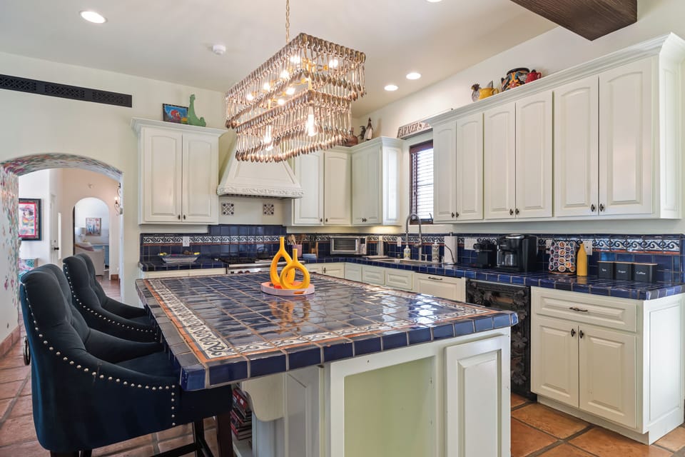 Fully equipped kitchen.