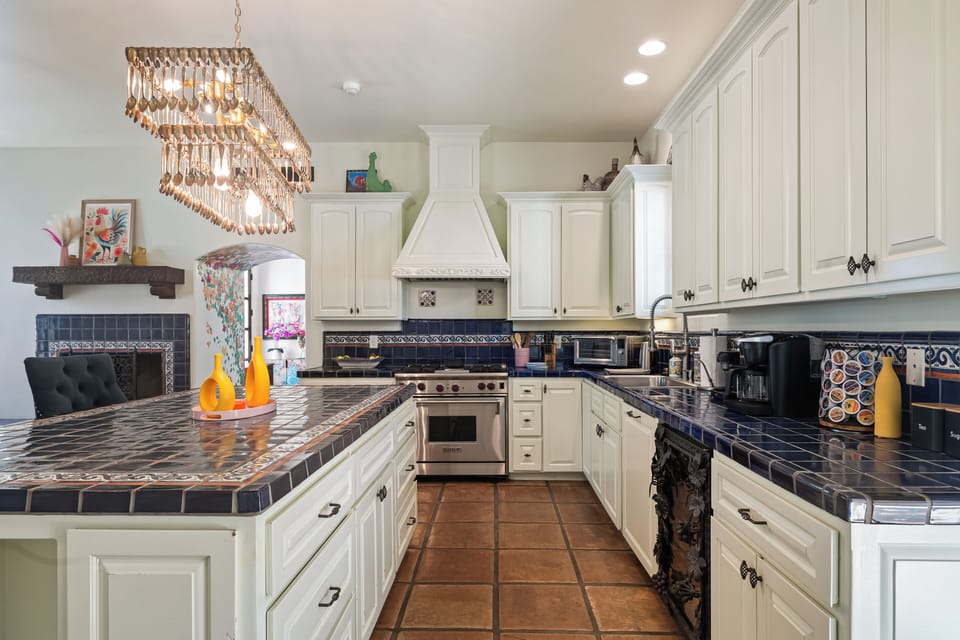 Fully equipped kitchen.