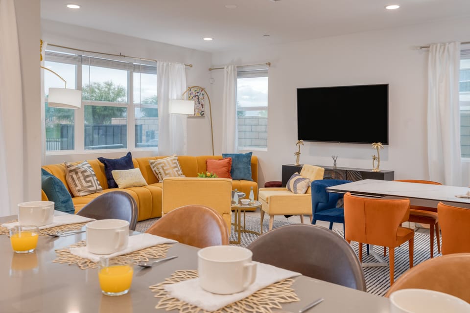 Enjoy breakfast at the kitchen ocunter.