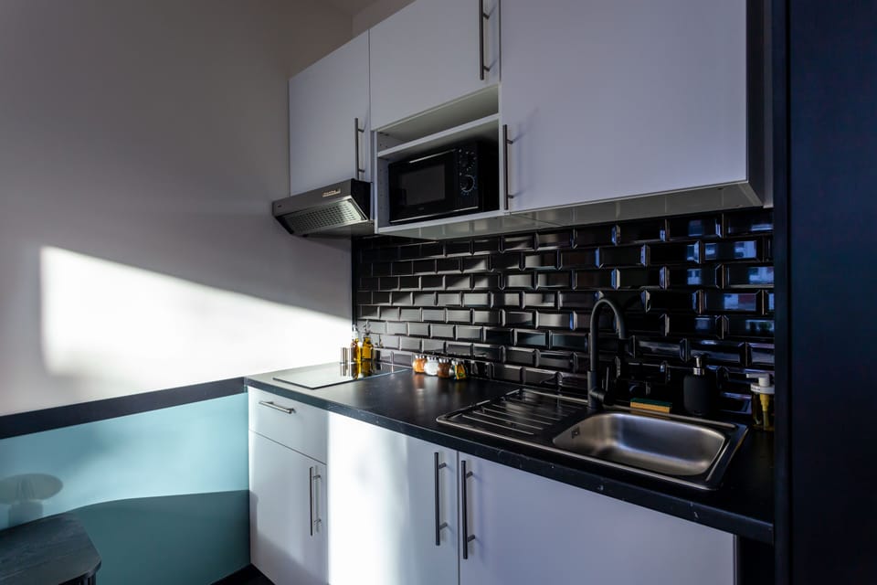 Standard Studio | Private kitchen | Microwave, stovetop, electric kettle, cookware/dishes/utensils