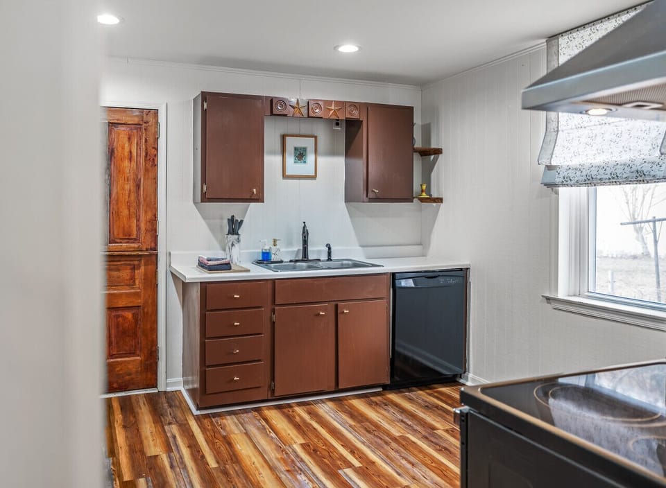 What a cute kitchen!