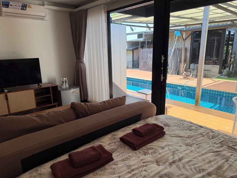 Luxury Room, Pool View | Minibar, in-room safe, individually decorated, individually furnished