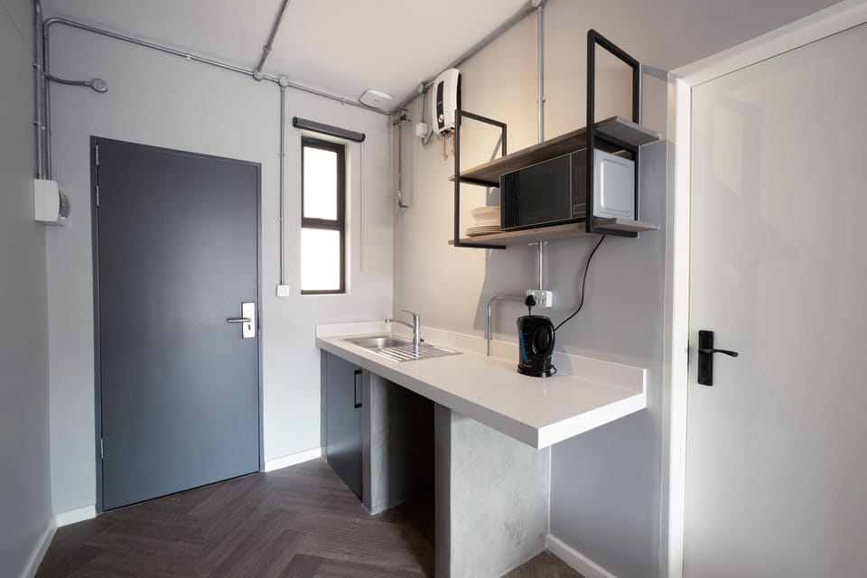 Family Room | Desk, laptop workspace, soundproofing, free WiFi