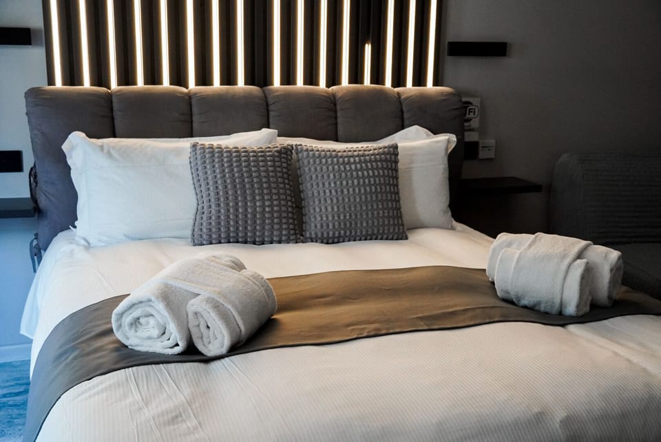 Luxury Room | Desk, WiFi (free)
