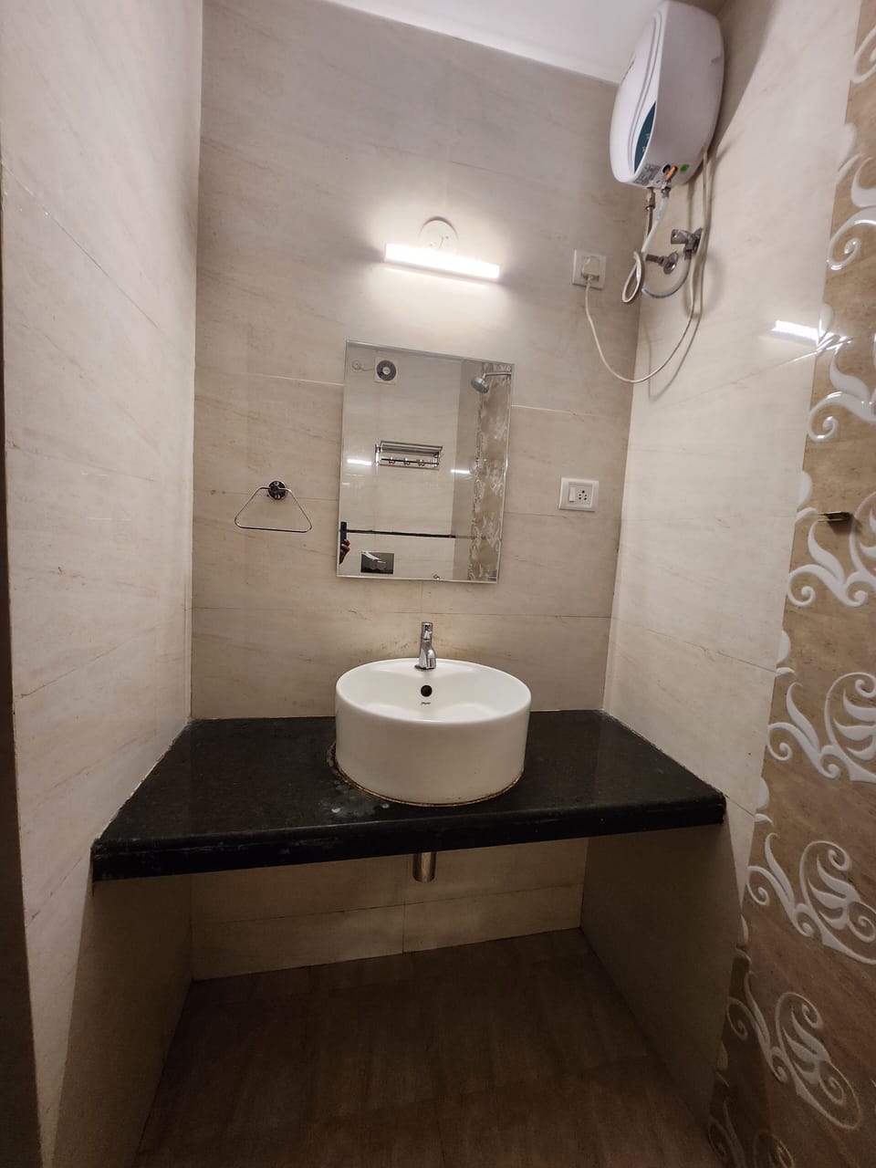 Deluxe Room, Balcony | Bathroom | Shower, free toiletries, towels