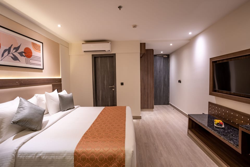 Premium Double Room | Minibar, desk, laptop workspace, soundproofing