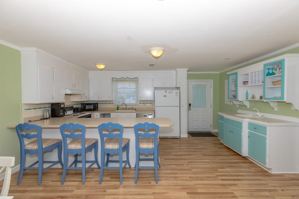 Ktichen and Wet Bar