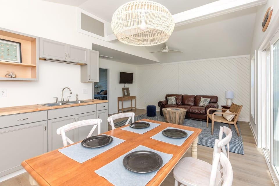 Kitchen & Dining Area II