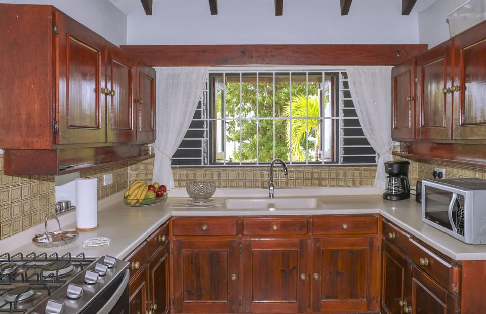 Villa, 1 Bedroom | Private kitchen | Fridge, oven, coffee/tea maker
