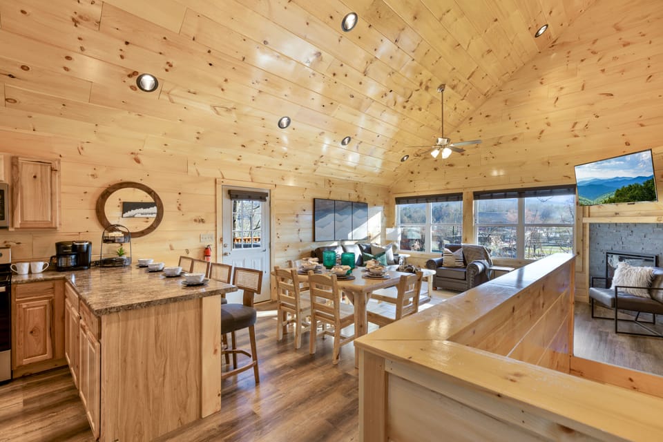 Signature Cabin, Multiple Bedrooms, Hot Tub, River View | In-room dining