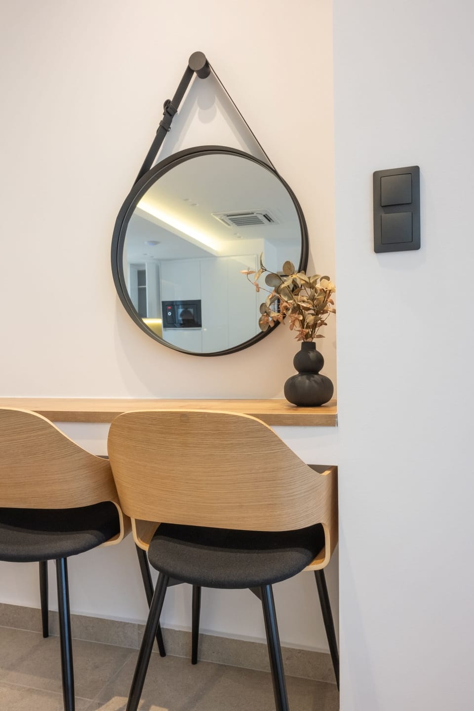 Luxury Suite | Desk, laptop workspace, blackout drapes, soundproofing