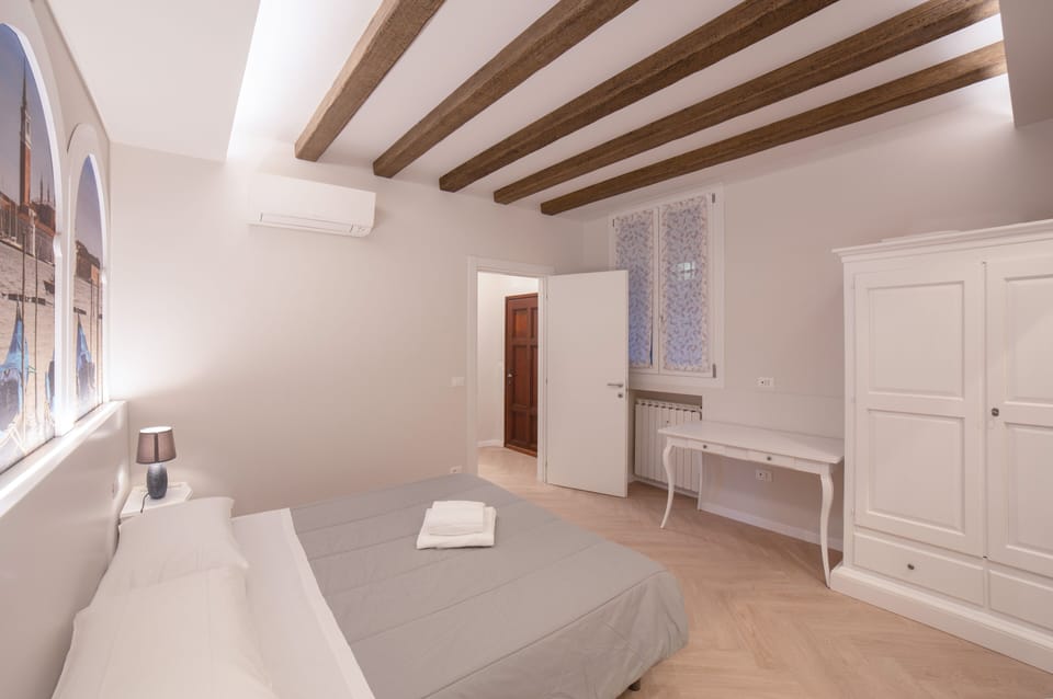 Design Apartment | 1 bedroom, Egyptian cotton sheets, premium bedding, down comforters