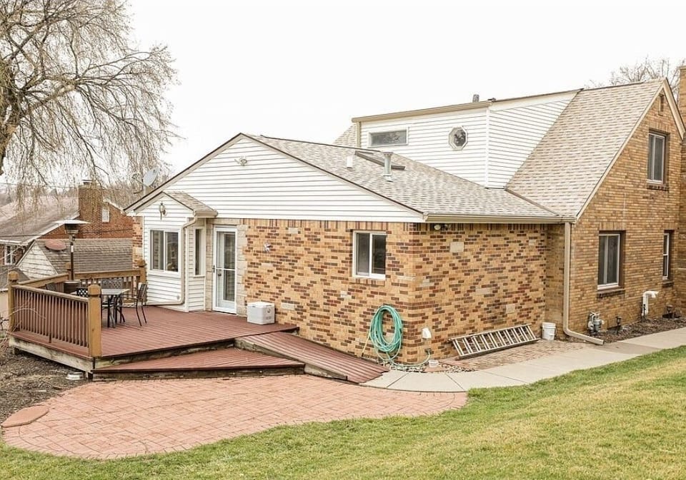 Back yard -ramp/handicap
