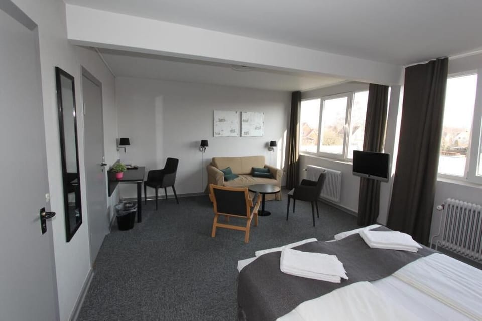 Desk, free WiFi, bed sheets