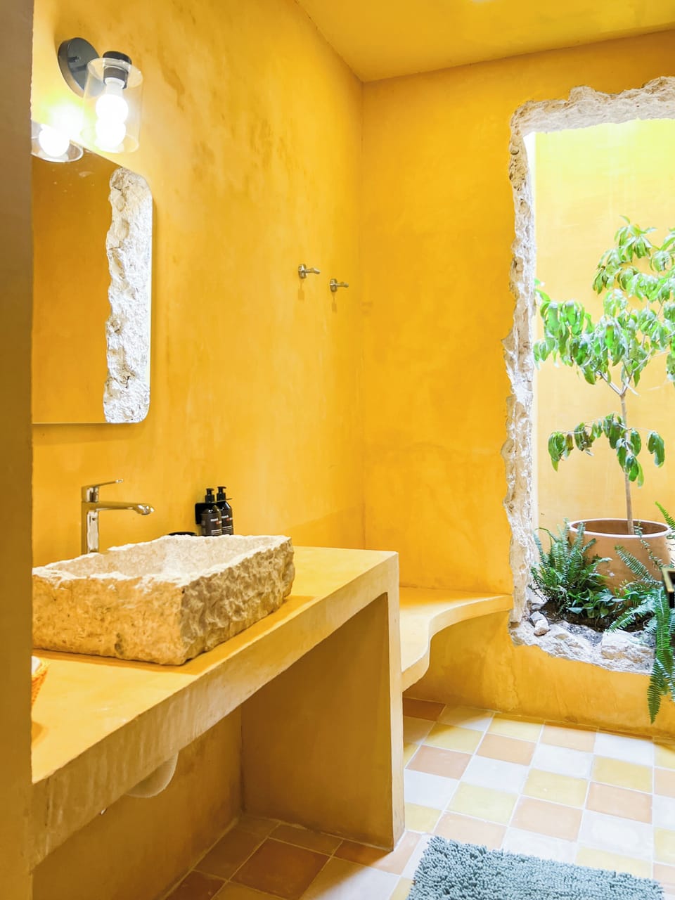 Luxury Double Room | Bathroom | Shower, free toiletries, hair dryer, towels