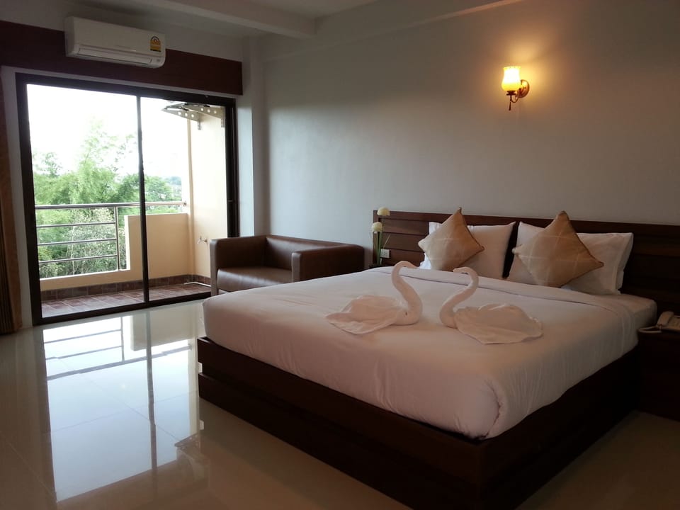 Deluxe Double Room, 1 Double Bed | Desk, blackout drapes, WiFi (free), individually furnished