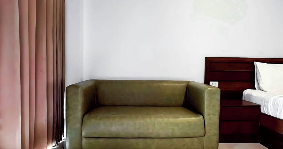 Deluxe Double Room, 1 Double Bed | Desk, blackout drapes, WiFi (free), individually furnished