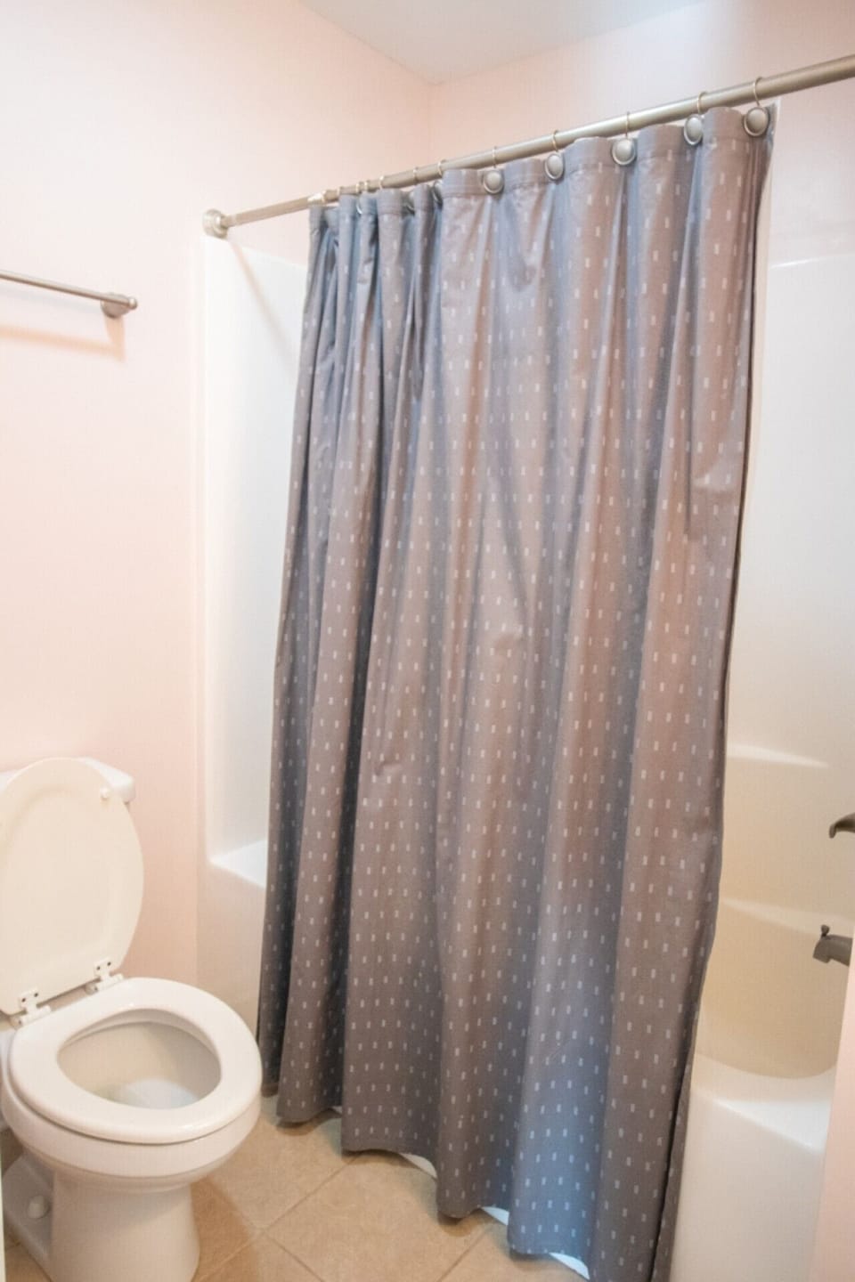 Full Bathroom 2 - Level 2