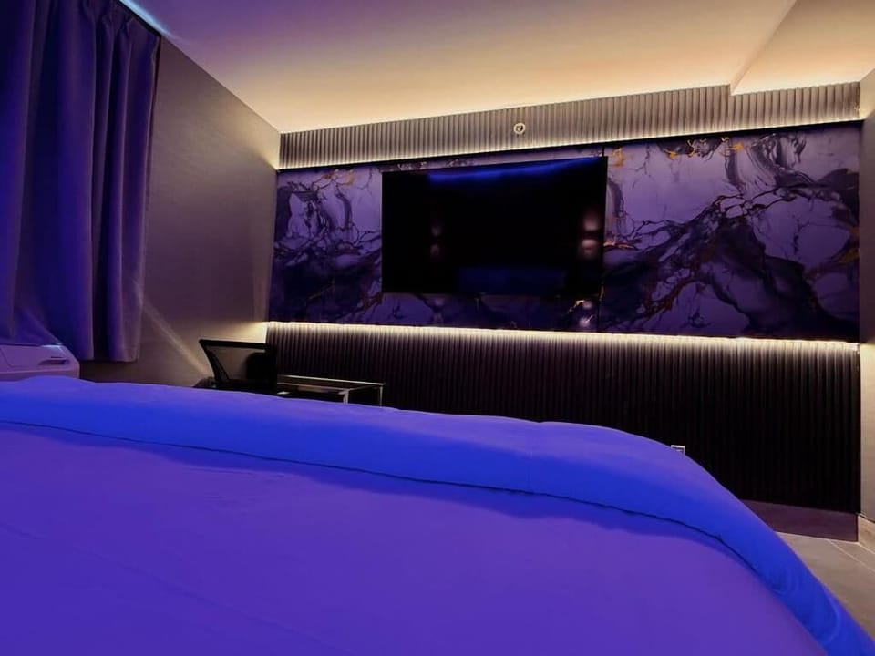 Comfort Room | Desk, soundproofing, iron/ironing board, free WiFi