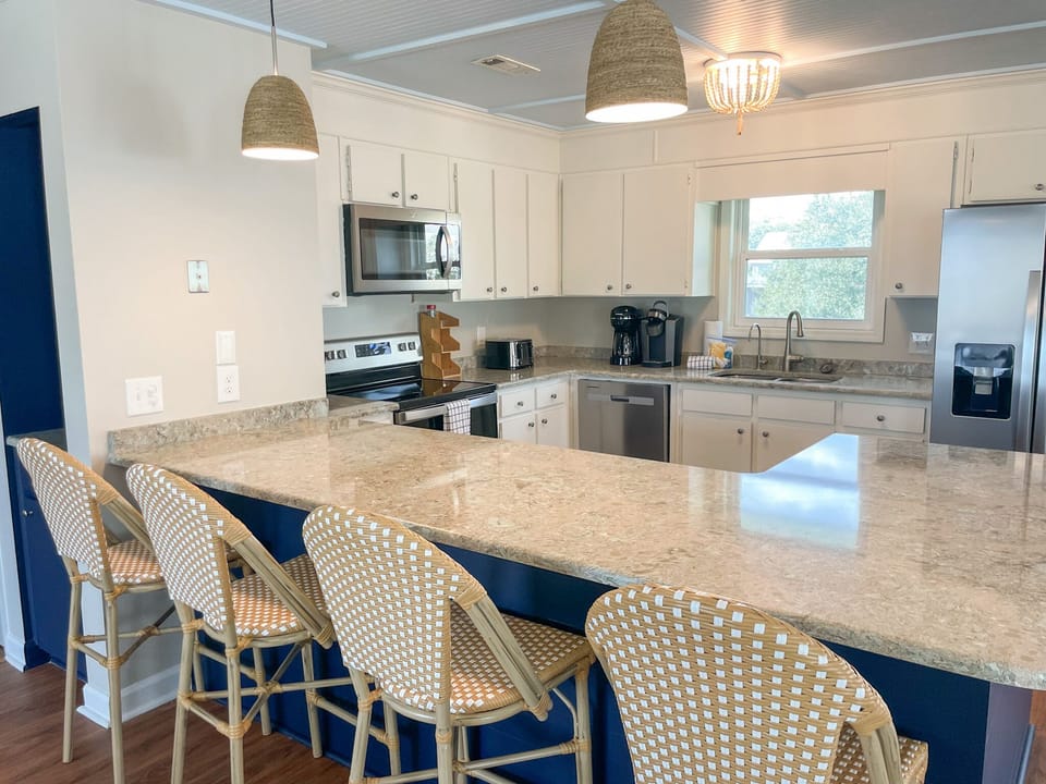 Kitchen renovated in 2023 with all new applicances