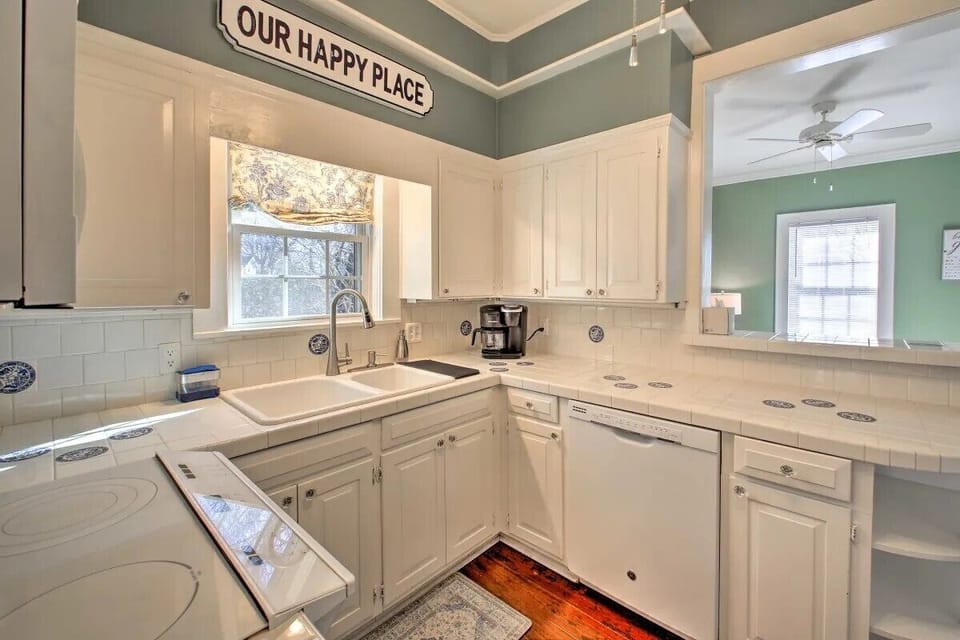 Kitchen | Fuly Equipped | Dishware/Flatware