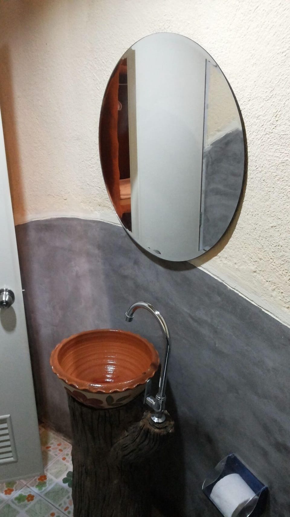 Bathroom sink