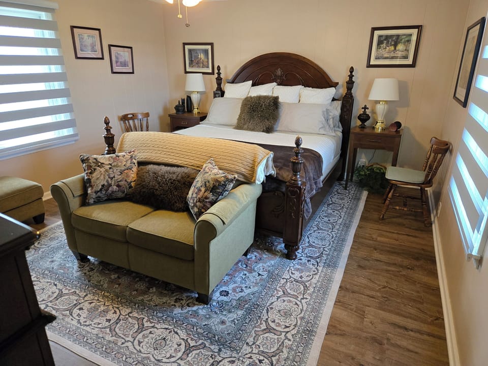 King size bedroom