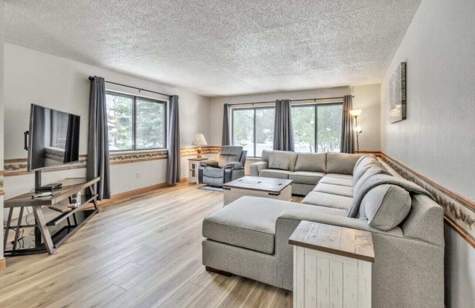 Relax in our spacious living room featuring a large sectional, perfect for group lounging. Unwind in the plush recliner, the ideal spot for leisurely afternoons. Gaze out of the window to catch a glimpse of our deer friends who often grace us with their presence. The smart TV, equipped with DirecTV, lets you catch up on your favorite shows or stream content at your leisure. Plu...