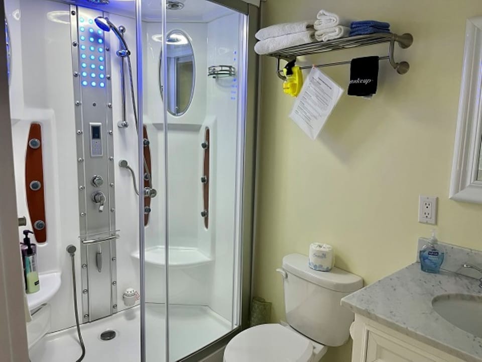 CQ20Bathroom20jpg