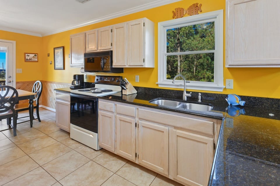 Enjoy modern amenities in the Kitchen!