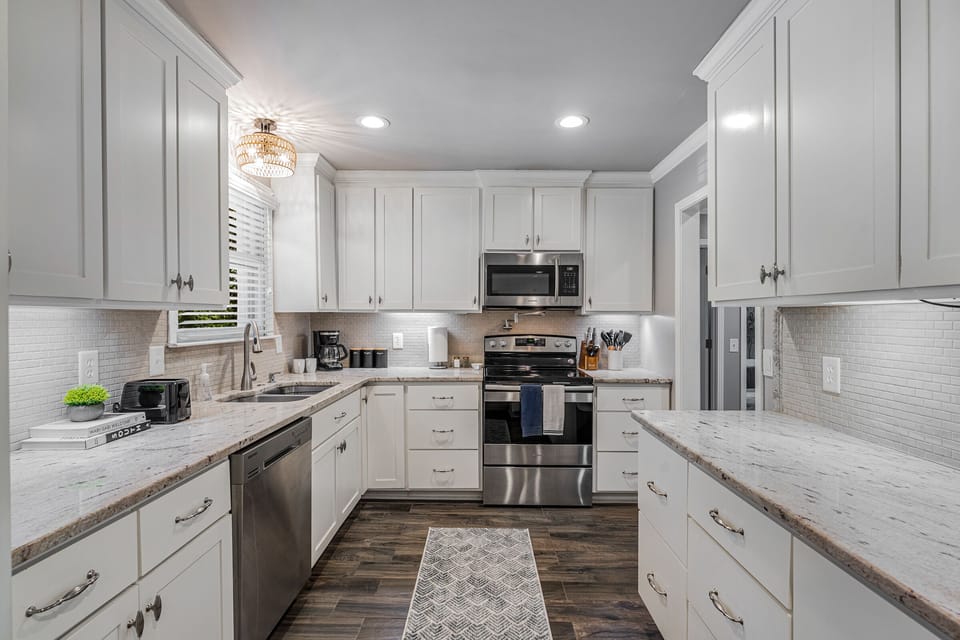 Kitchen, complete with everything you need for cooking.