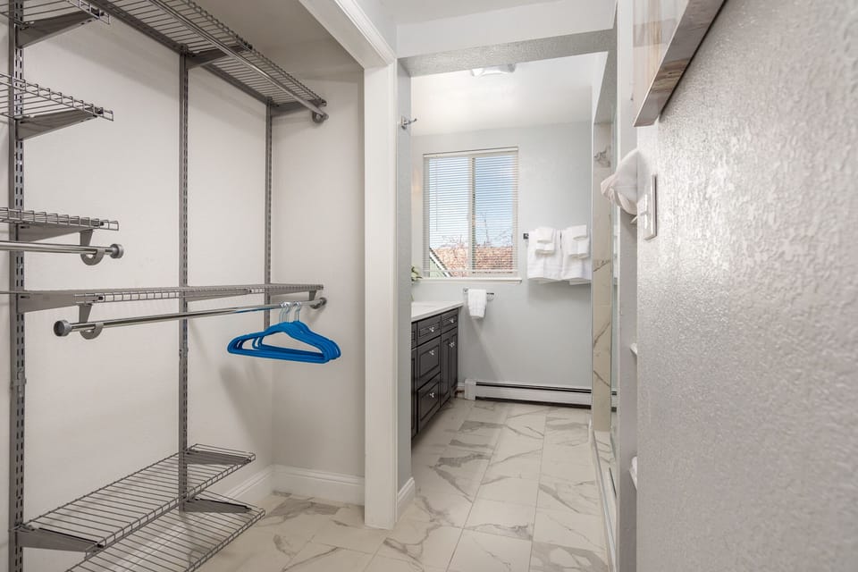 Attached primary bath