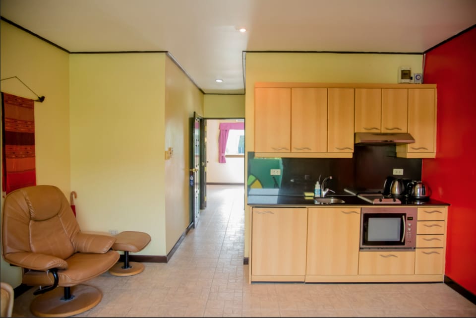 Penthouse | Private kitchenette | Coffee/tea maker, electric kettle