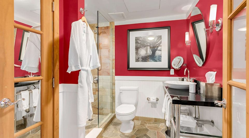 City Family Suite Bathroom