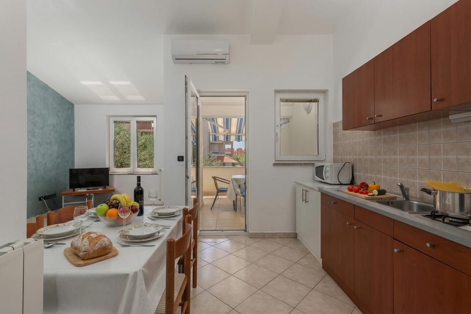 Kitchen and dining area