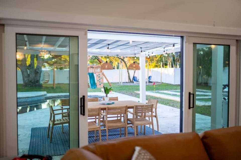 Pocket doors to enjoy the cool winter Florida air inside and out!