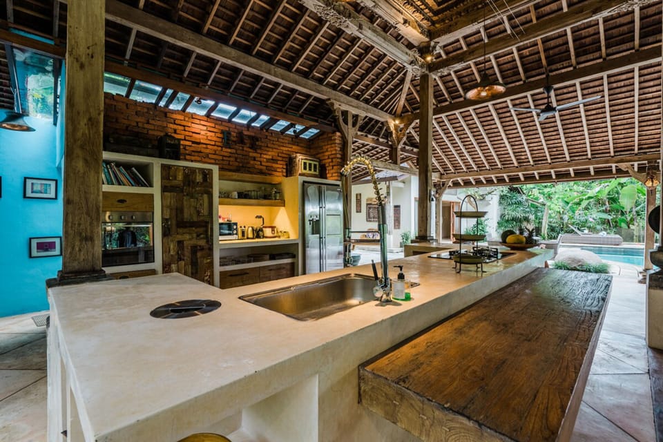 Luxury Villa | Private kitchen | Coffee/tea maker, electric kettle