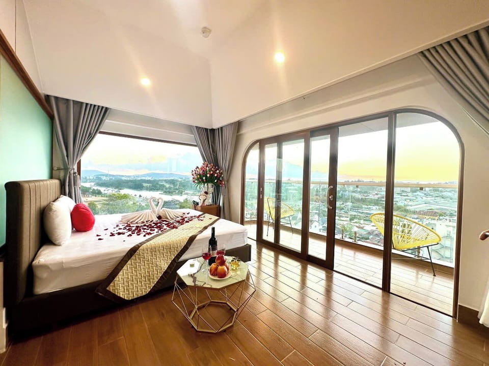 Deluxe Room | Premium bedding, memory foam beds, free minibar items, in-room safe