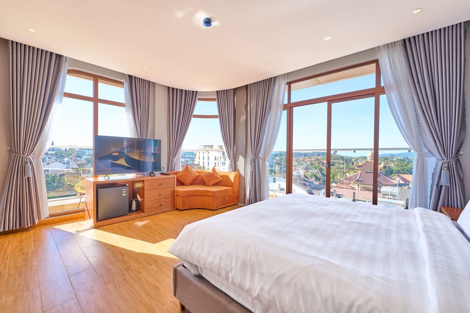 Premium Room, City View | Premium bedding, memory foam beds, free minibar items, in-room safe