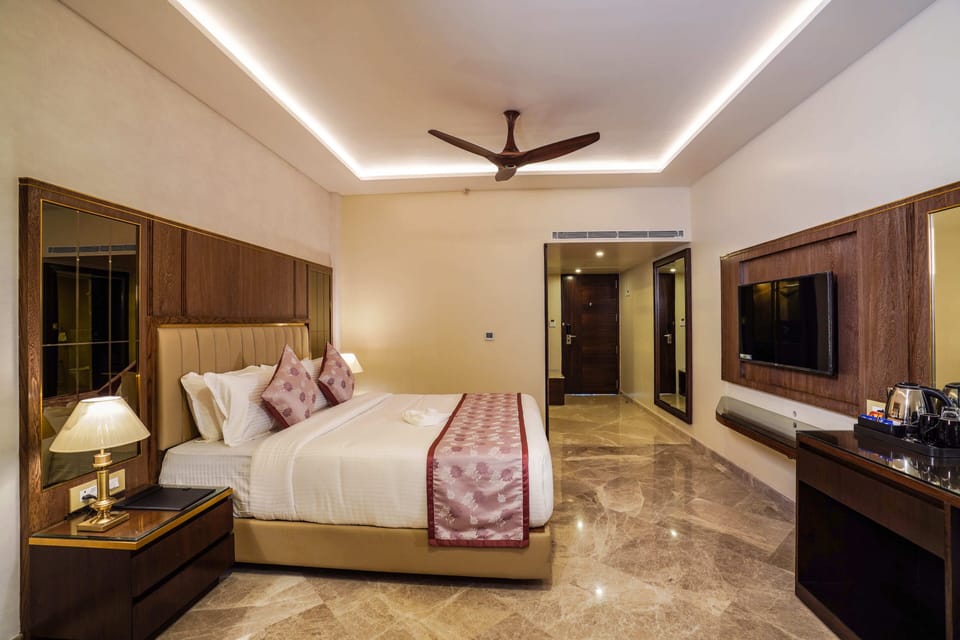 Executive Double or Twin Room | In-room safe, desk, iron/ironing board, WiFi (free)