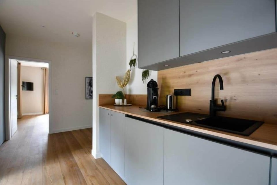 Family Room | Private kitchen | Full-size fridge, microwave, oven, stovetop
