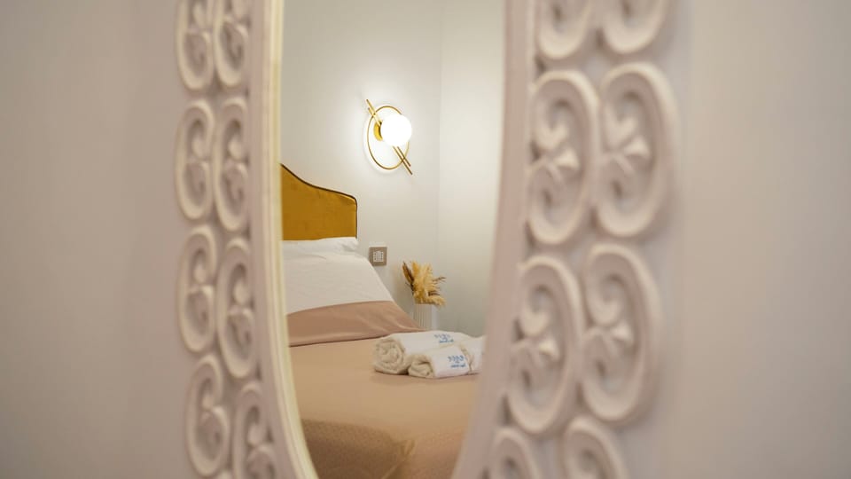 Comfort Room | Frette Italian sheets, premium bedding, Select Comfort beds, desk