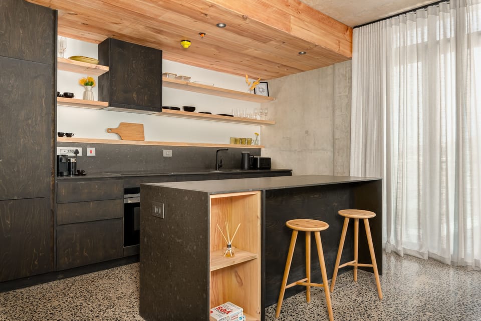 1 Bedroom Executive Apartment | Private kitchen | Electric kettle