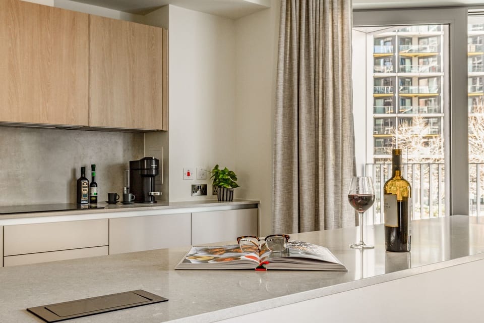 Apartment, 3 Bedrooms | Private kitchen | Fridge, microwave, oven, stovetop