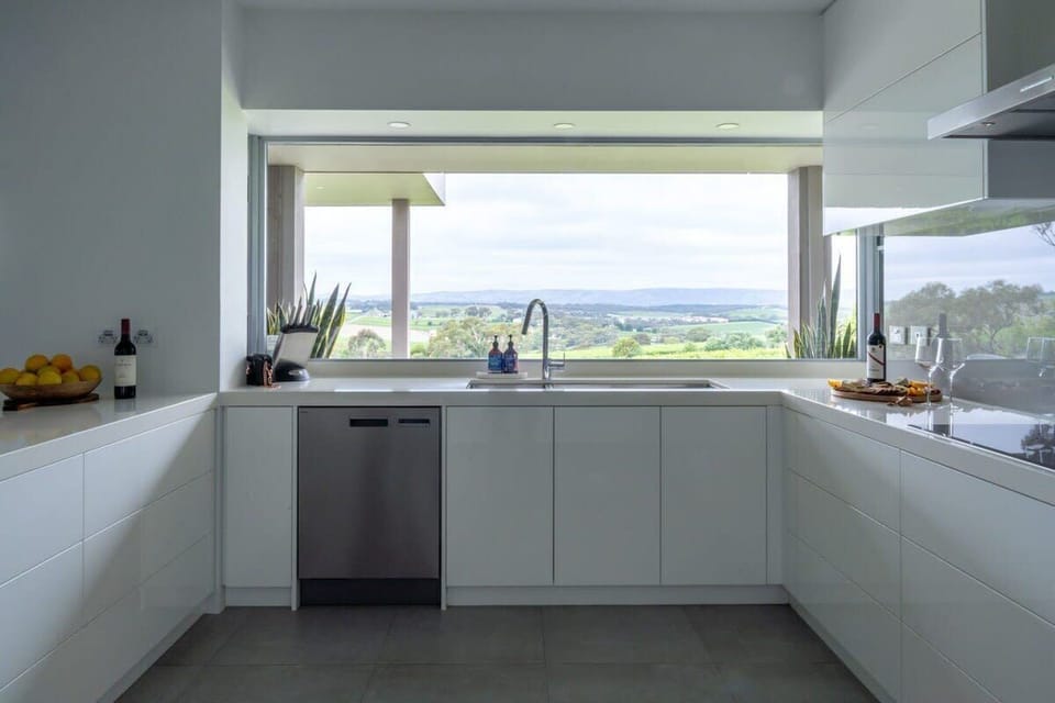 Fully equipped kitchen.
wine fridge included