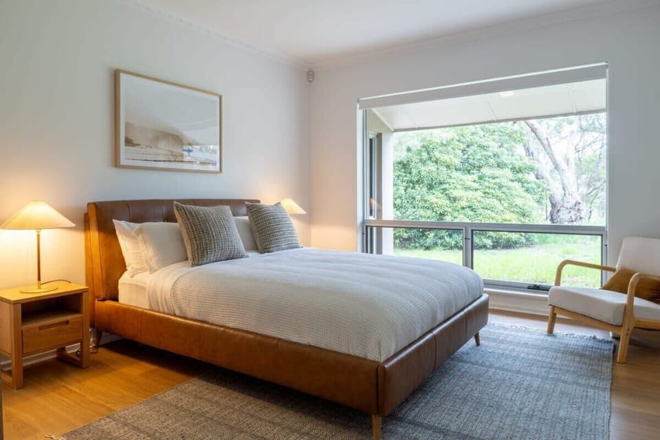 Bedroom 4 w/ Queen