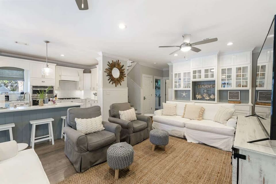 - Open plan living area seamlessly flows into the kitchen, ideal for socializing - Beautiful coastal décor adds a serene touch to the space, with plenty of seating - Bright & airy with modern furnishings, creating a welcoming space for guests