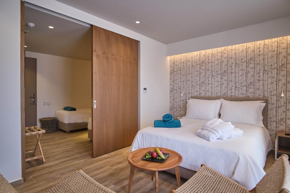 Family Triple Room | In-room safe, desk, free WiFi, bed sheets